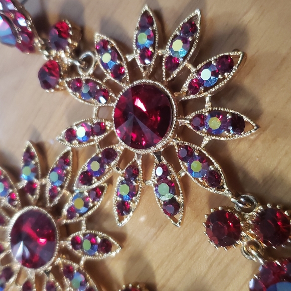 Beautiful Earrings - Picture 2 of 3